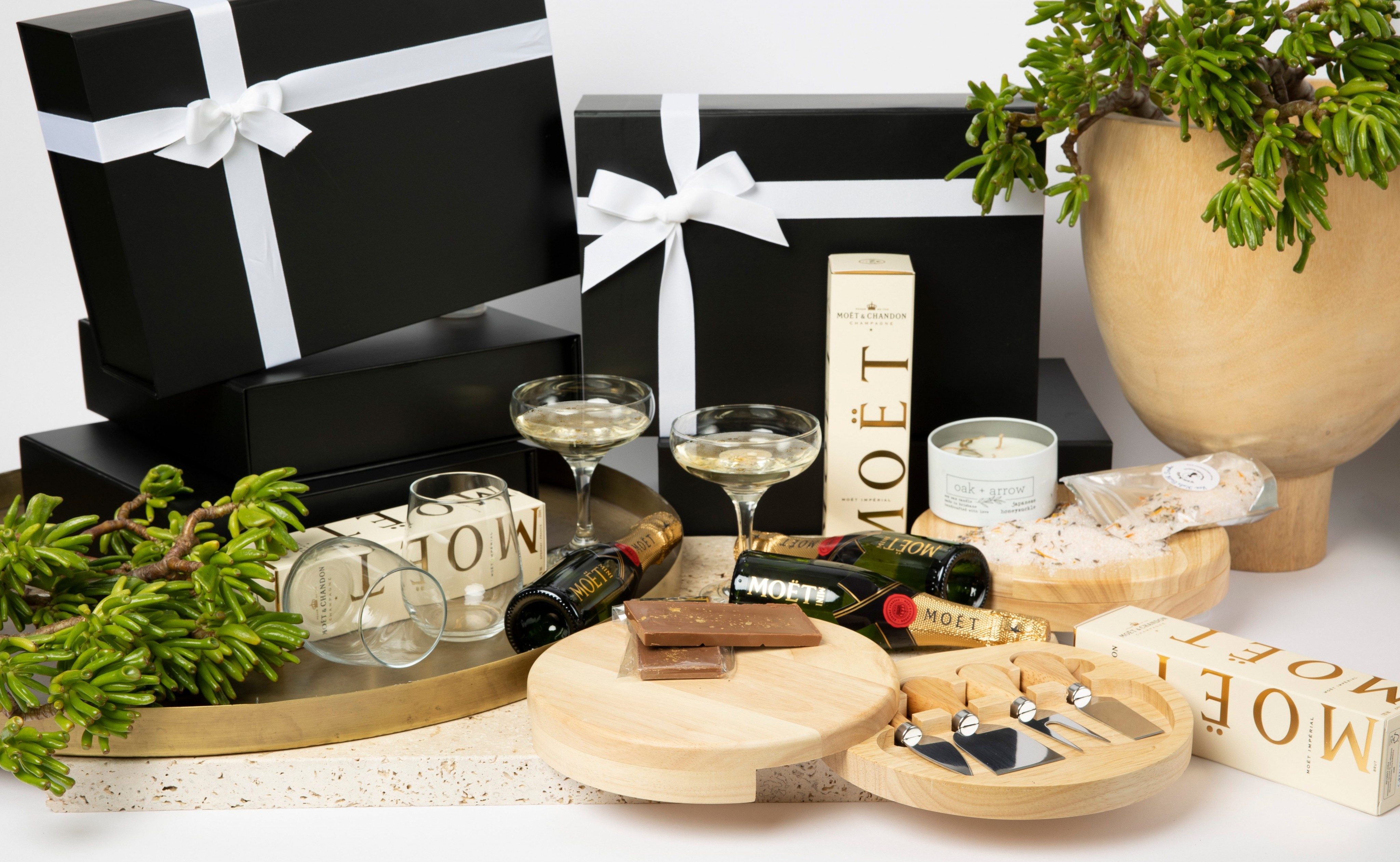 Signature Settlement Hamper