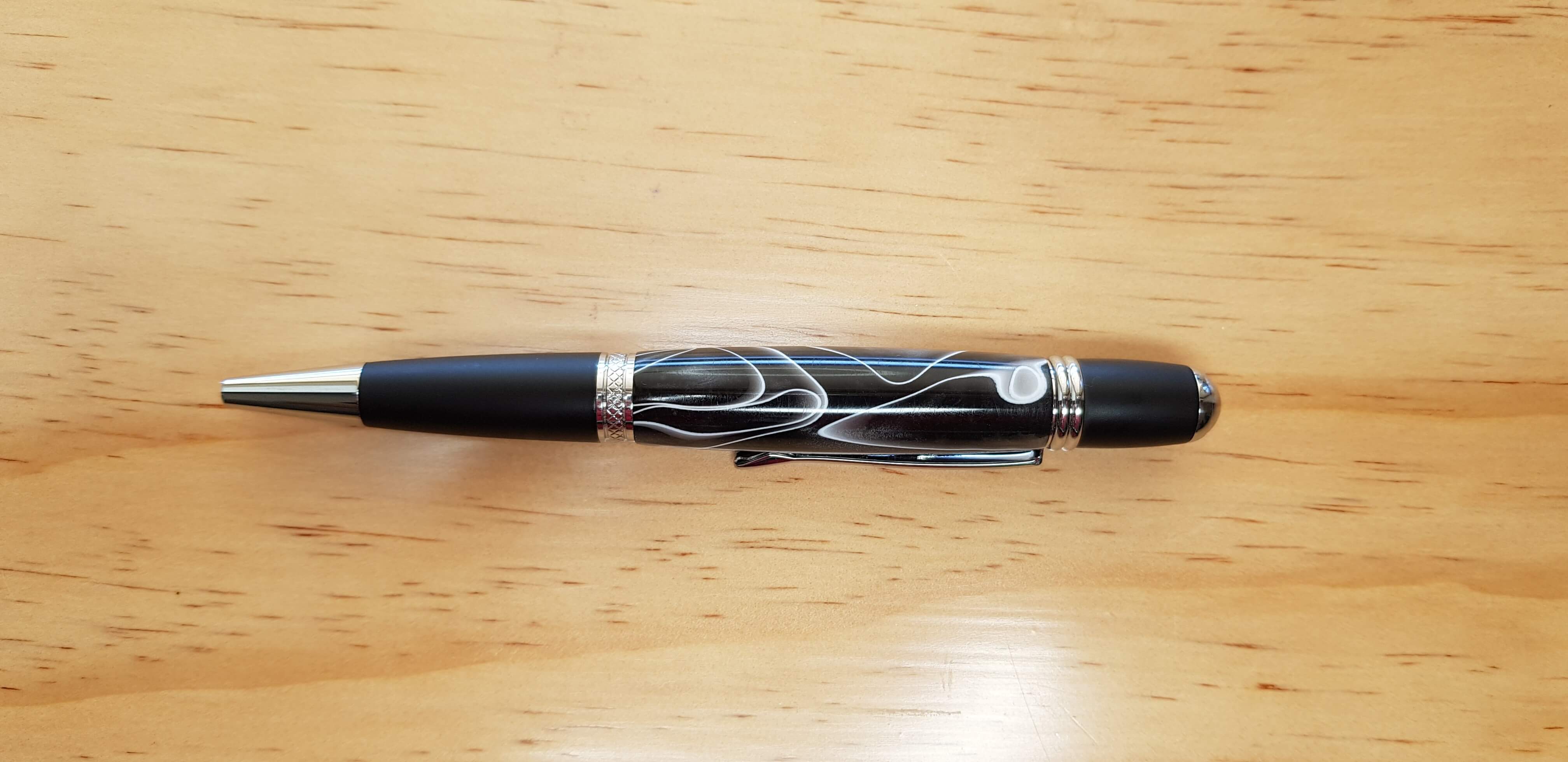 Black & White Sierra Twist Pen