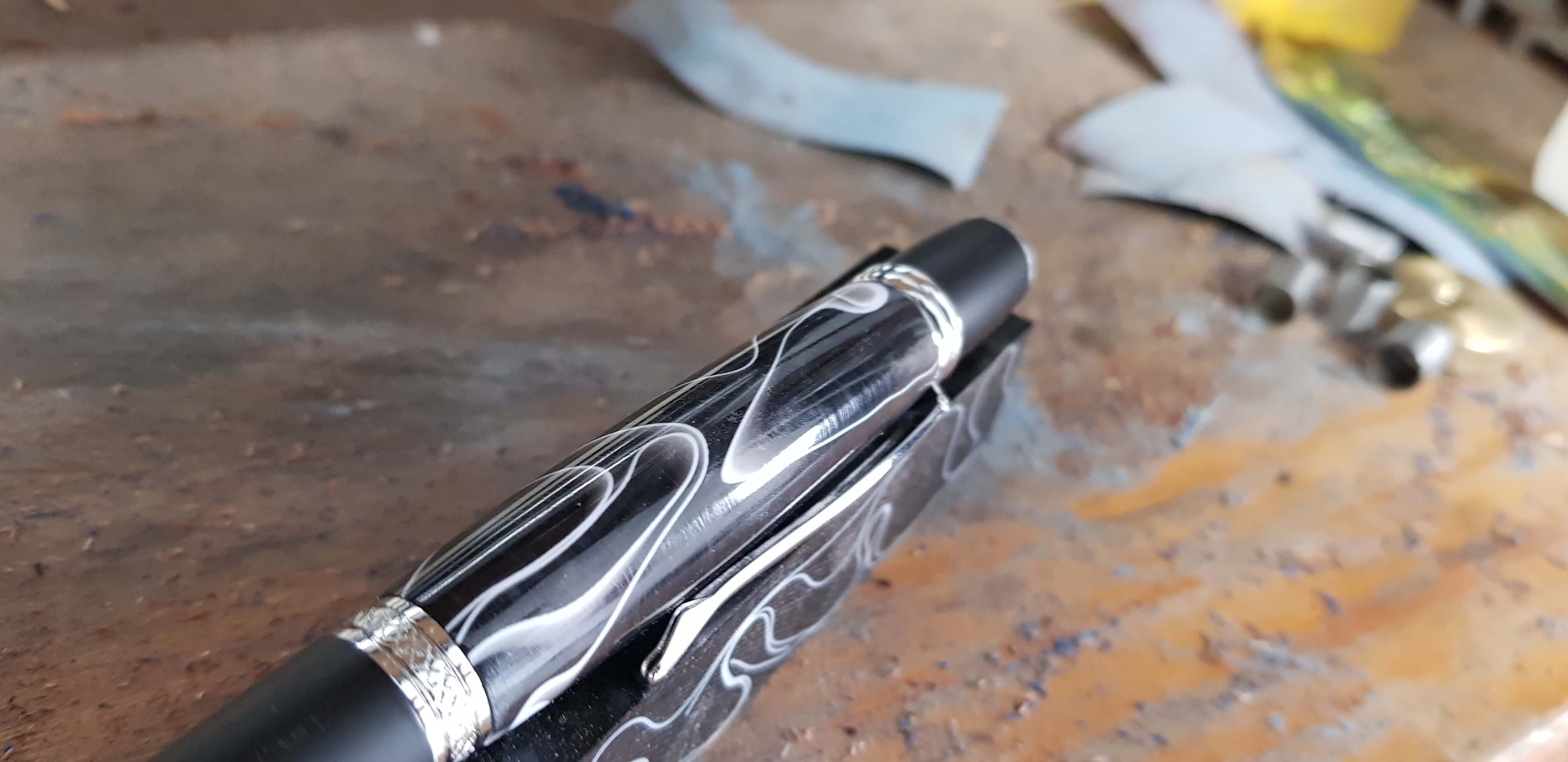 Black & White Sierra Twist Pen