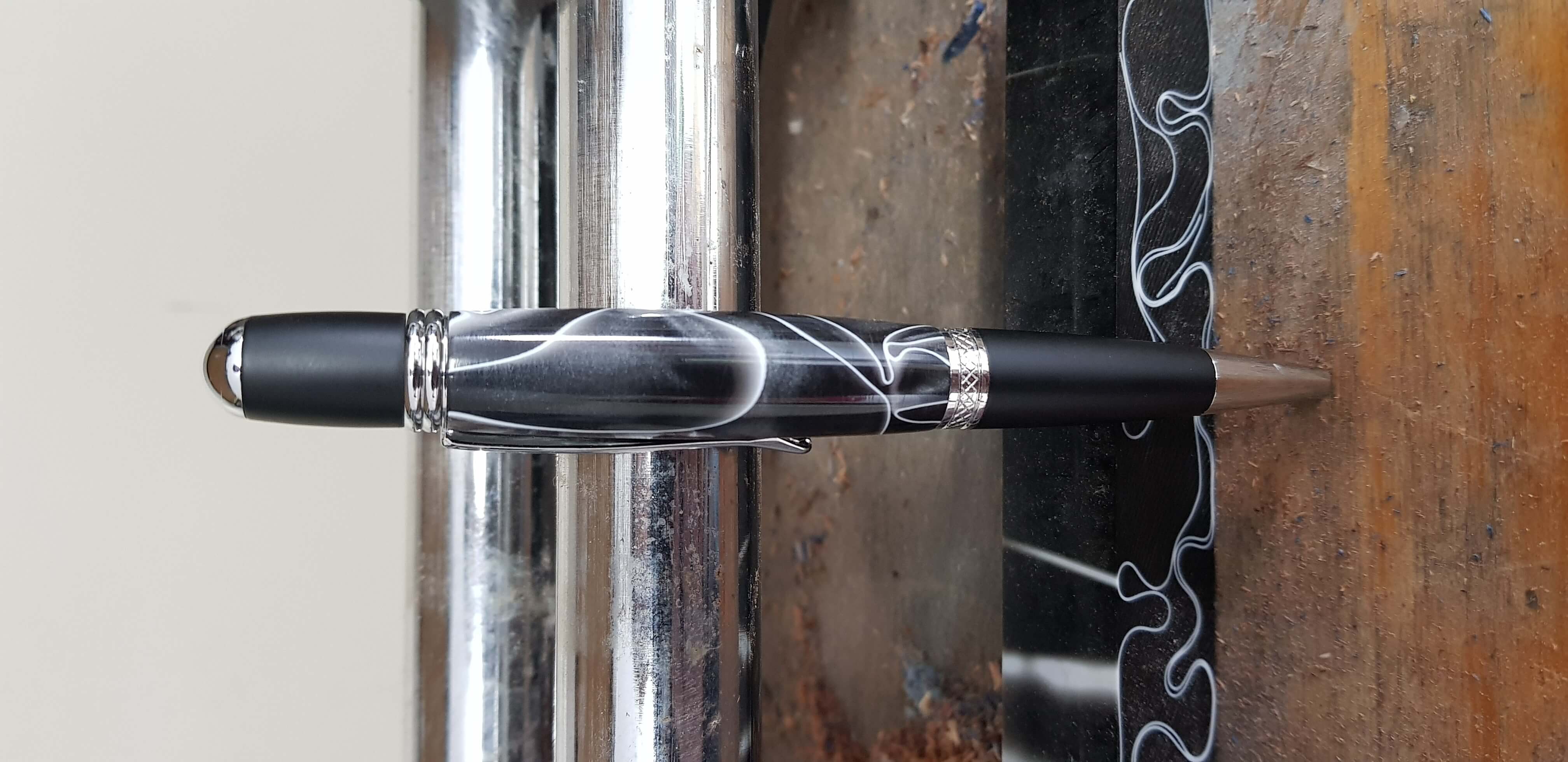 Black & White Sierra Twist Pen